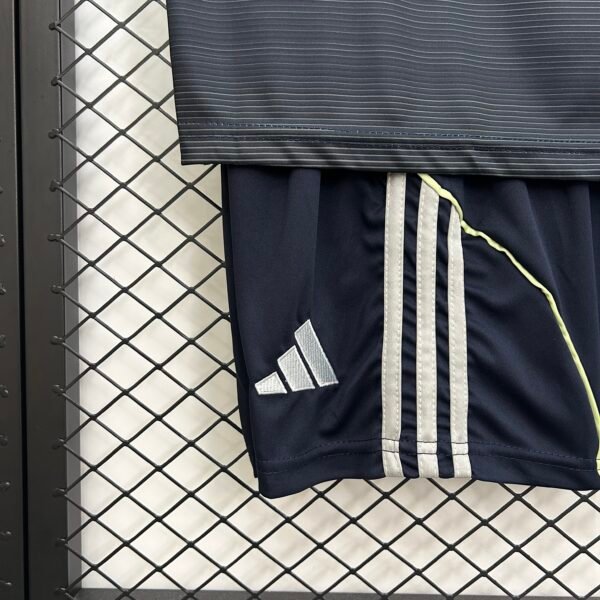 Real Madrid 25/26 Away Kids Set - 16-28