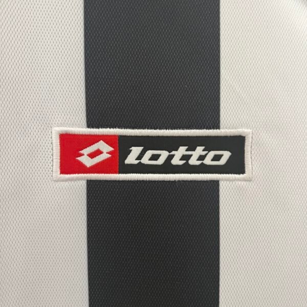 Juventus 2001/02 Home Retro Jersey S-2XL