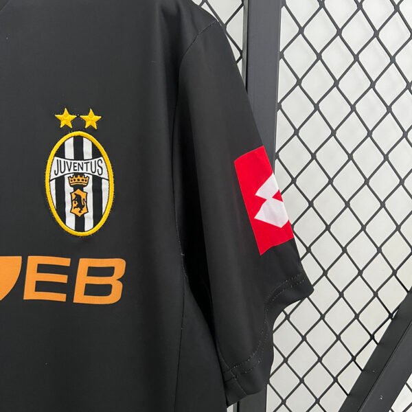 75958d83 Juventus 2001/02 Away Retro Jersey S-2XL