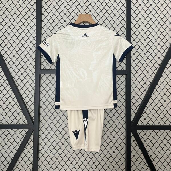 Osasuna 24/25 Away Kids Set - 16-28