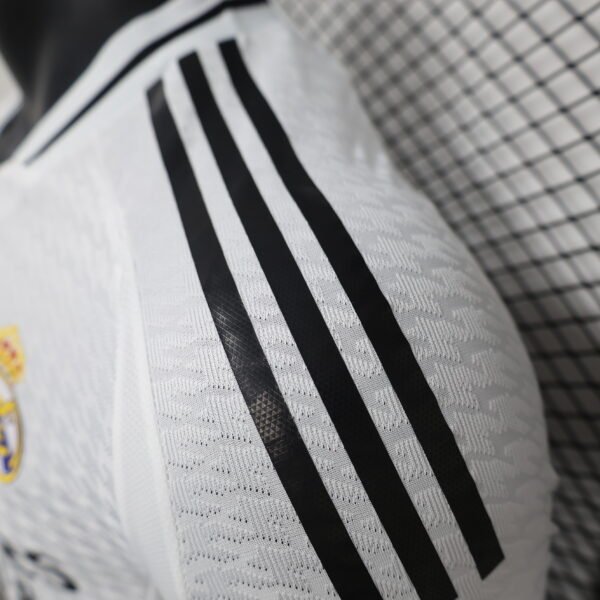 Real Madrid 24/25 Home Player Jersey - S-2XL