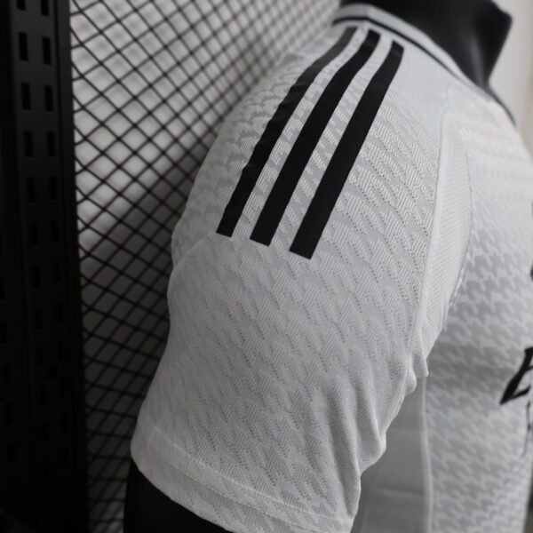 Real Madrid 24/25 Home Player Jersey - S-2XL