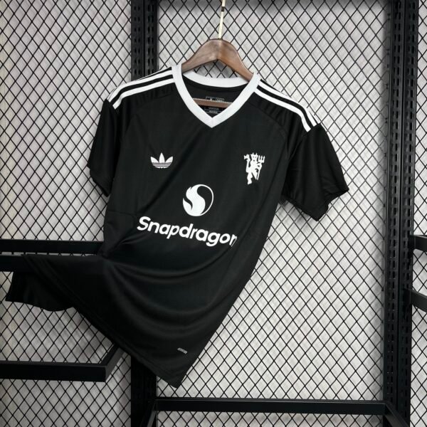 Manchester United 24/25 Goalkeeper Fan Version Jersey - S-2XL