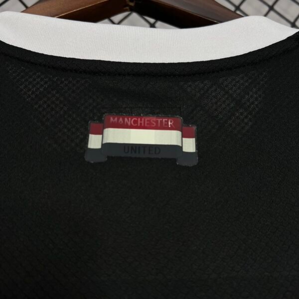 Manchester United 24/25 Goalkeeper Fan Version Jersey - S-2XL