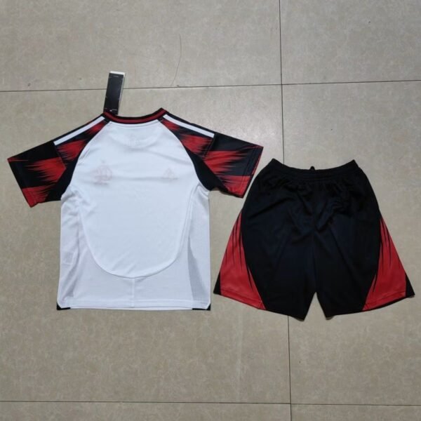 5ca6e48ac7e3f03443f95c08055c0a3 Flamengo 2025/26 Away Kids Kit 16-28